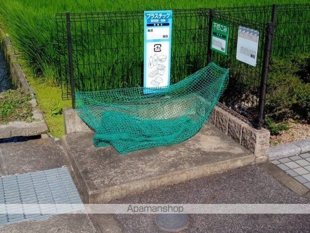 レオパレスプチクローバーの玄関写真