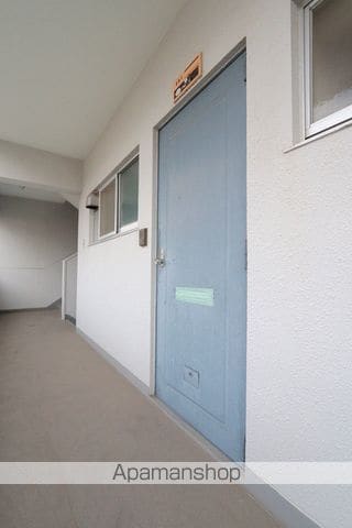 早内マンションの玄関写真
