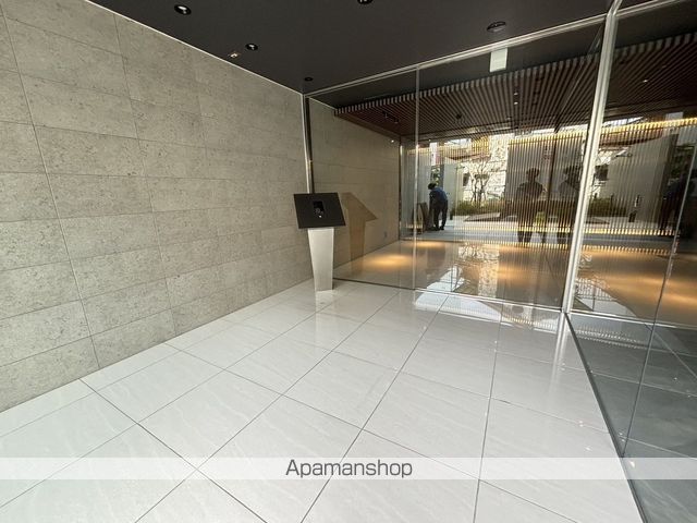 スプランディッド新大阪EASTの玄関写真