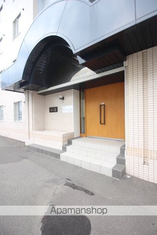 エメラルドグリーン中の島の玄関写真