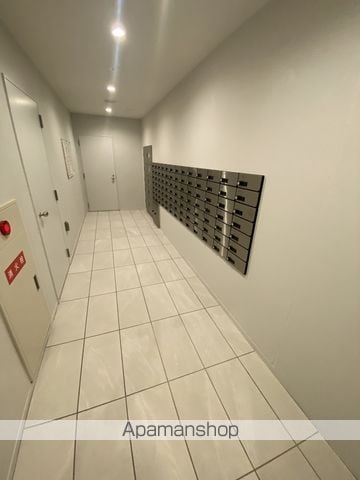 スプランディッド福島WESTの玄関写真