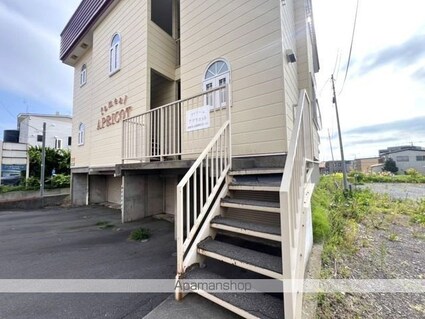 ファミールアプリコット[2LDK/45.04m2]のエントランス1