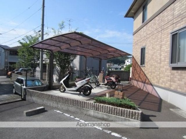 インペリアル ヴィラ A棟の外観写真
