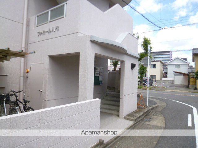 ファミール八代の玄関写真