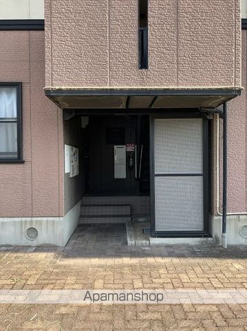 L’Untieune Bの玄関写真