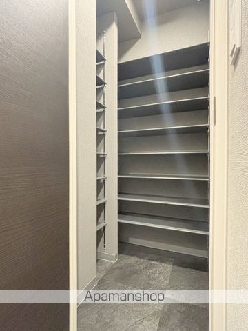 ウェルホームズ法円坂の内装写真