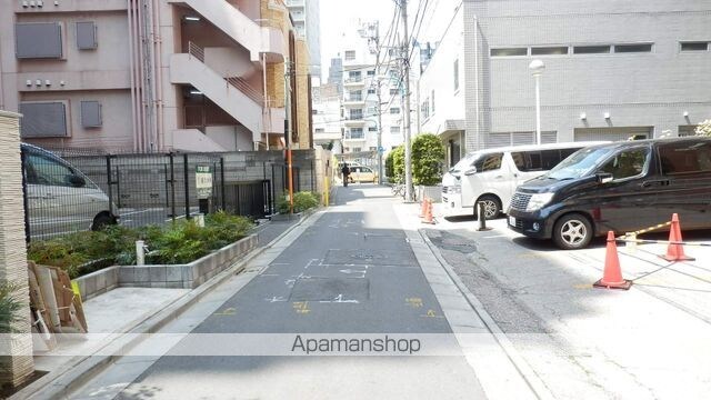 ガレリア東新宿[1K/29.4m2]の周辺2