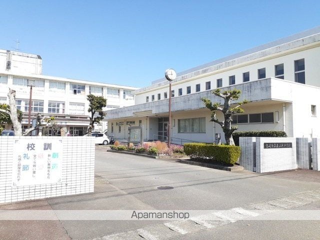 エミールシャランIIの周辺写真