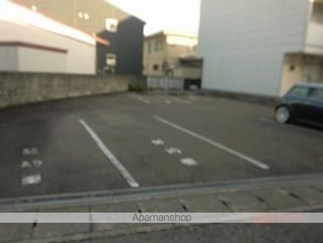 レオパレスラフィネ　丸山[1K/23.18m2]の駐車場