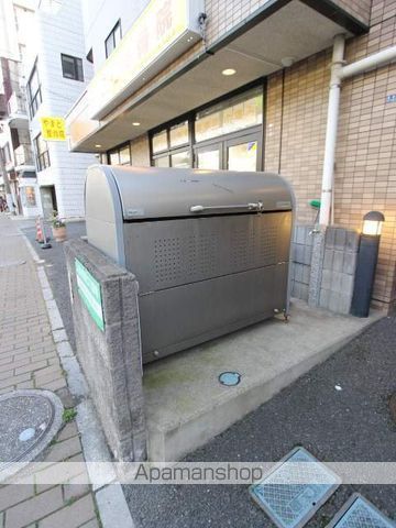 メゾンフローラ市川の玄関写真