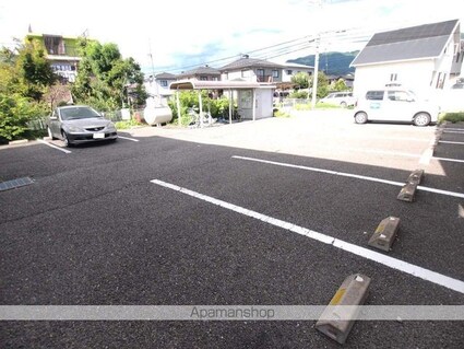 レオパレスヴィレッジ[2DK/49.68m2]の駐車場