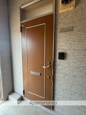 カナダコーポの玄関写真