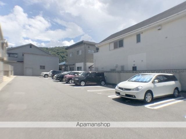 ミル・クレール[2DK/56.13m2]の駐車場