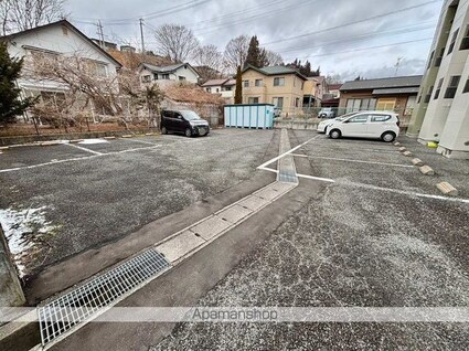 レオパレスアミティエ[1K/20.28m2]の駐車場2