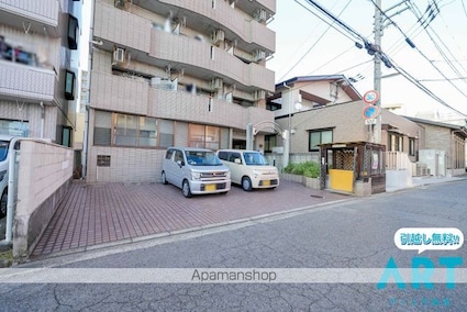 フェアコート小坂[1K/30.5m2]の駐車場