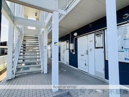 レオパレスプレミール[1K/22.35m2]のエントランス4