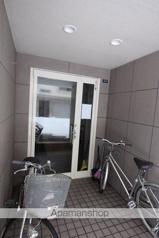 札幌市東豊線 新道東駅 徒歩5分 3階建 築22年の玄関写真