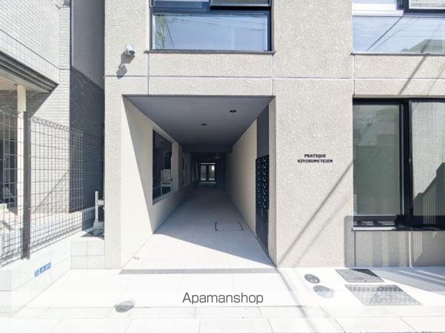 プラティーク清澄庭園の玄関写真