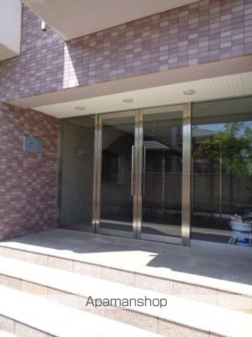 BELONG香里園の玄関写真