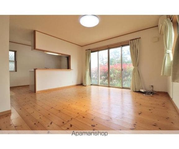 大磯町西小磯貸家の内装写真