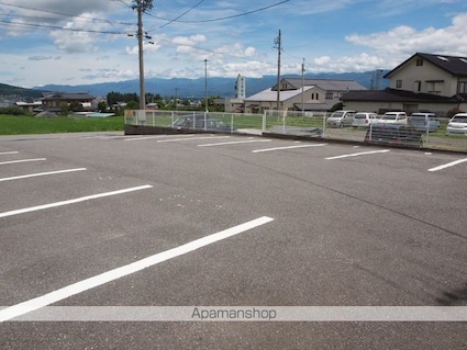 Ｓｕｒｐｌｕｓ　Ｔｗｏサンライズ石川[1LDK/44.75m2]の駐車場2