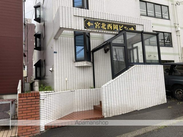宮北西岡ビルの玄関写真