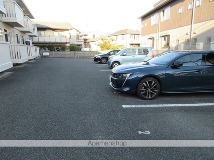 セレナ国母[1LDK/40.07m2]の駐車場