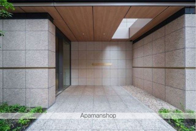 TOFROM YAESU RESIDENCEの玄関写真
