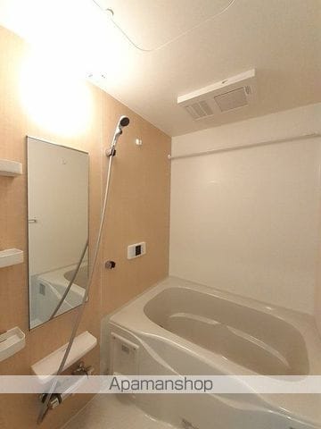 ナリワリ リリーの内装写真