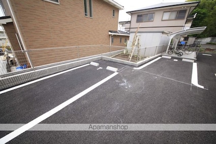 東京都八王子市石川町[1LDK/53.57m2]の駐車場