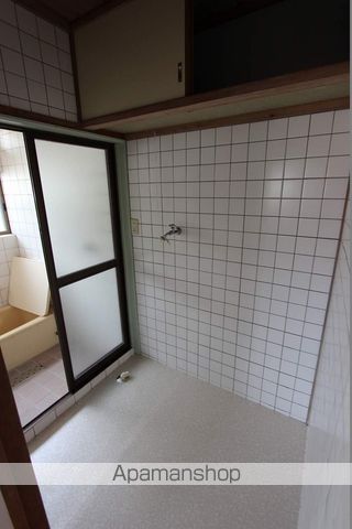 呉市 2階建 築47年の内装写真