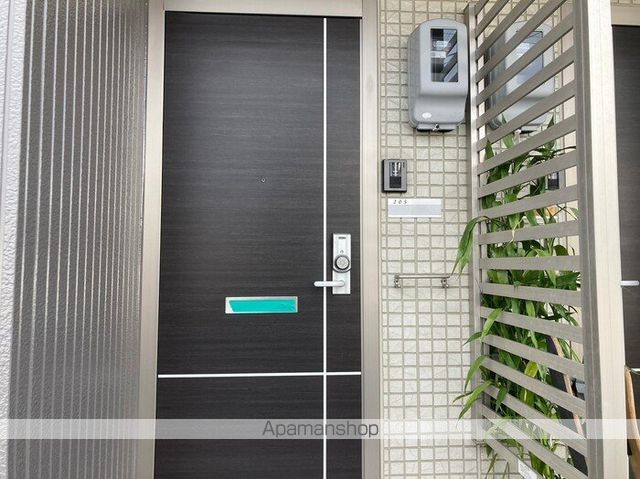 BEE HOUSEの玄関写真