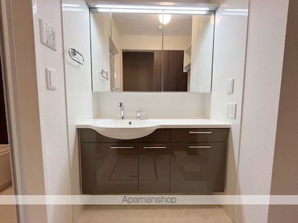 Ｄーｒｏｏｍ　Ｒａｆｆｉｎｅ[2LDK/64.42m2]の洗面所