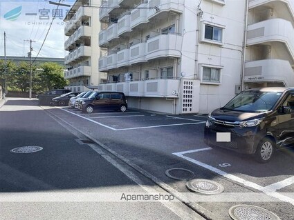 ベルメゾン古川１[1K/26.6m2]の駐車場2