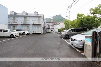 アルベール屋島[1K/26.5m2]の駐車場