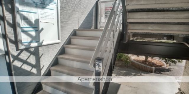 レオパレスプレミール陣原の玄関写真