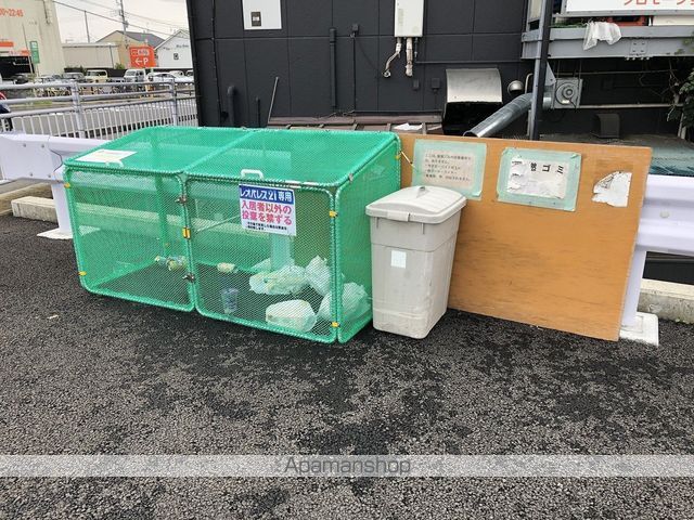 レオパレスグリークの玄関写真