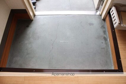 メイゾン西港[1R/20.14m2]の玄関