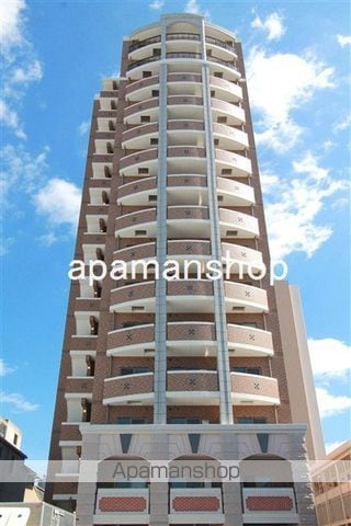 ラグゼNAMBAウエストの外観写真