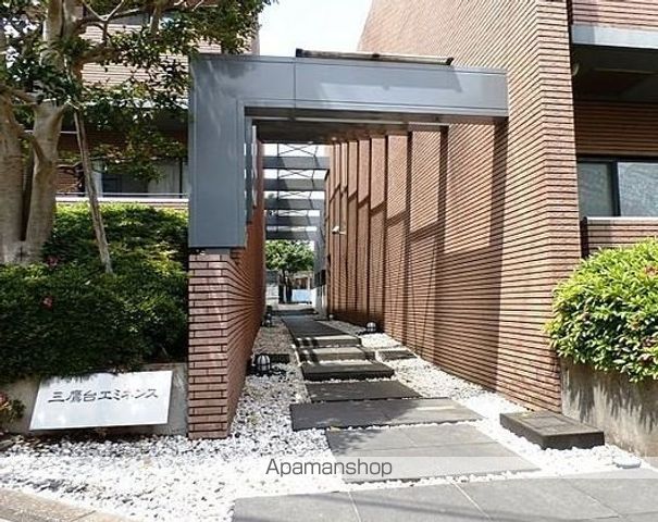 三鷹台エミネンスの玄関写真