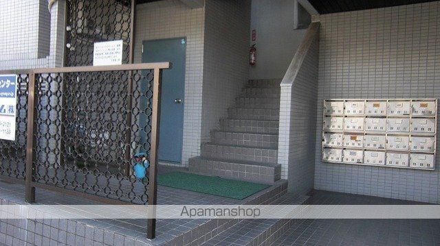 山田ビルの玄関写真