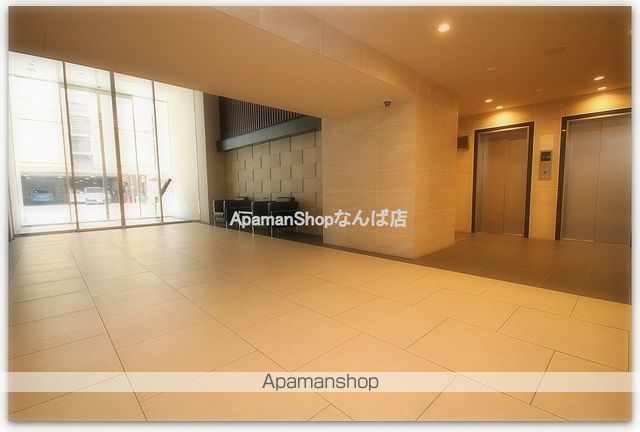 セイル淀屋橋の玄関写真