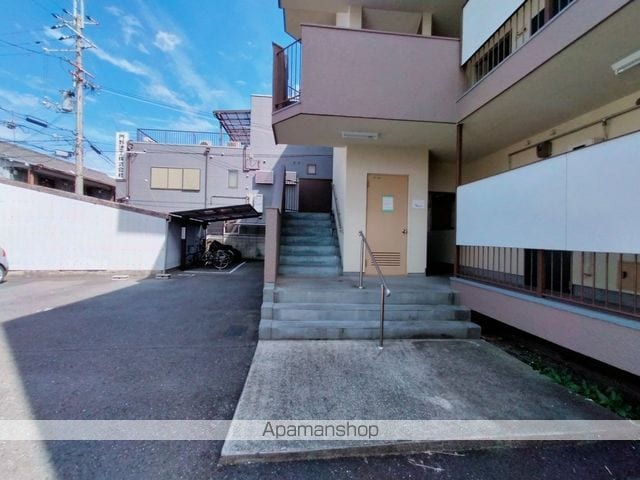 西山本コーポラス3号の玄関写真