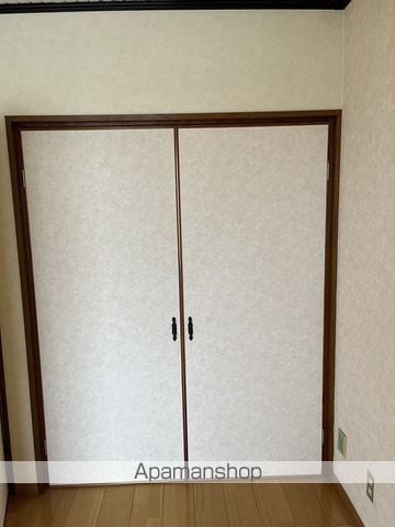ロイヤルハイツ山岡の内装写真