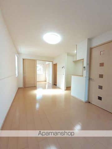 福山市 2階建 築17年の内装写真
