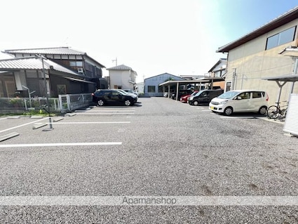 グランディアス[2LDK/50.39m2]の駐車場1