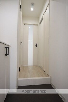 Ｍａｙｆａｉｒ　ＨＯＮＭＡＣＨＩ　ｓｑｕａｒｅ[1DK/31.71m2]の玄関