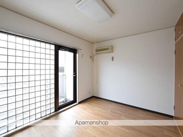 ロイヤルハイツ中川の内装写真