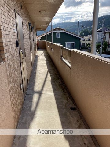 小田急電鉄小田原線 東海大学前駅 徒歩8分 3階建 築20年の玄関写真