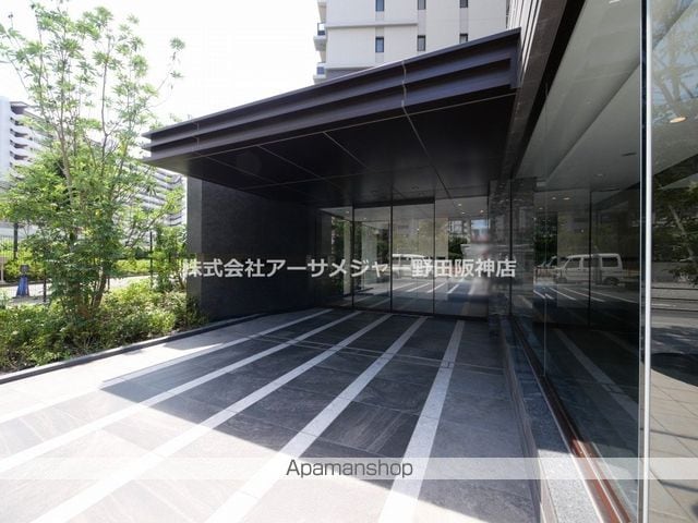 ザ・グランドグレイス大阪西九条の玄関写真